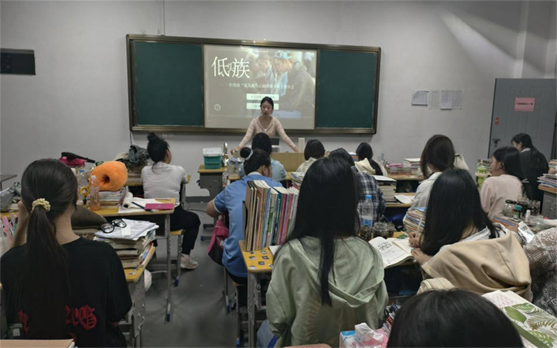 我校各班級開展“拒做低頭族，抬頭贏未來”主
